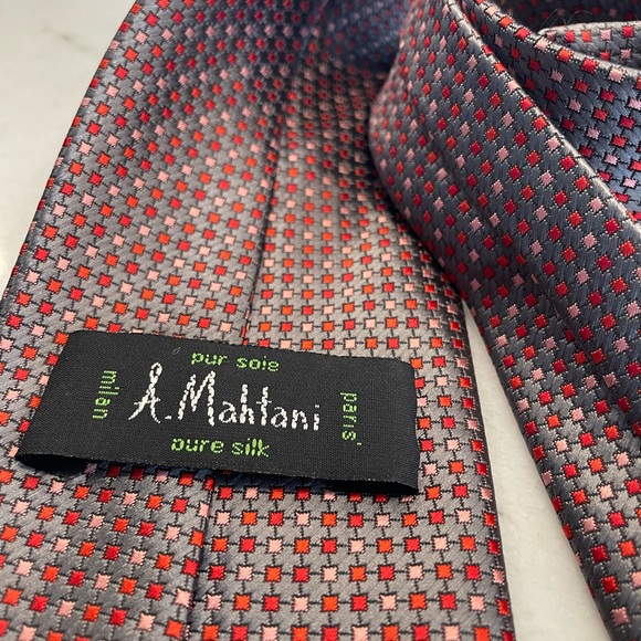 A. Mahtani 100% Italian Silk tie.  Grey with red and pink box grid pattern. - Picture 3 of 3